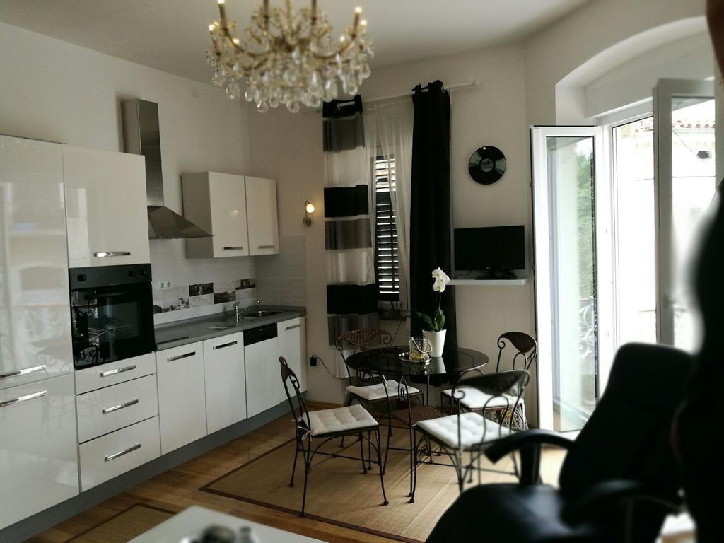 Ana Apartment Пула Экстерьер фото